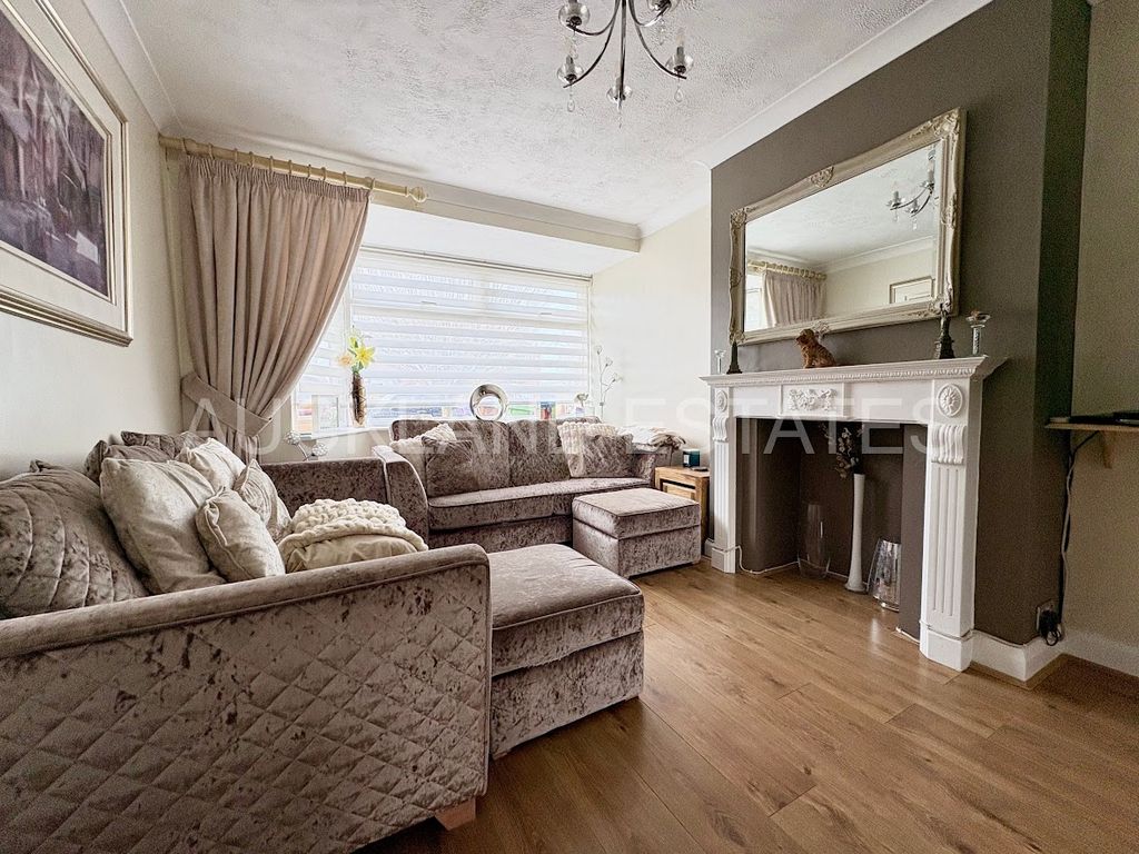 Property photo 3 of 24 Image00013-1763485618011