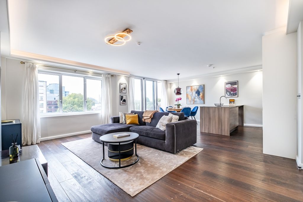 Property photo 1 of 17 Reception