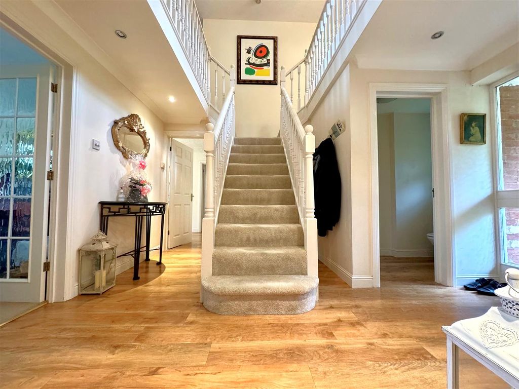 Property photo 3 of 17 Hall.Jpg