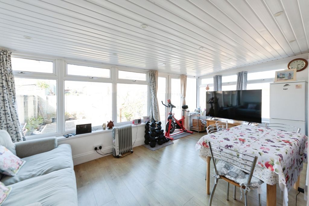 Property photo 3 of 14 Pbox-Img.Jpg