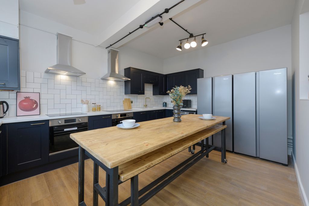 Property photo 2 of 12 Photo 1