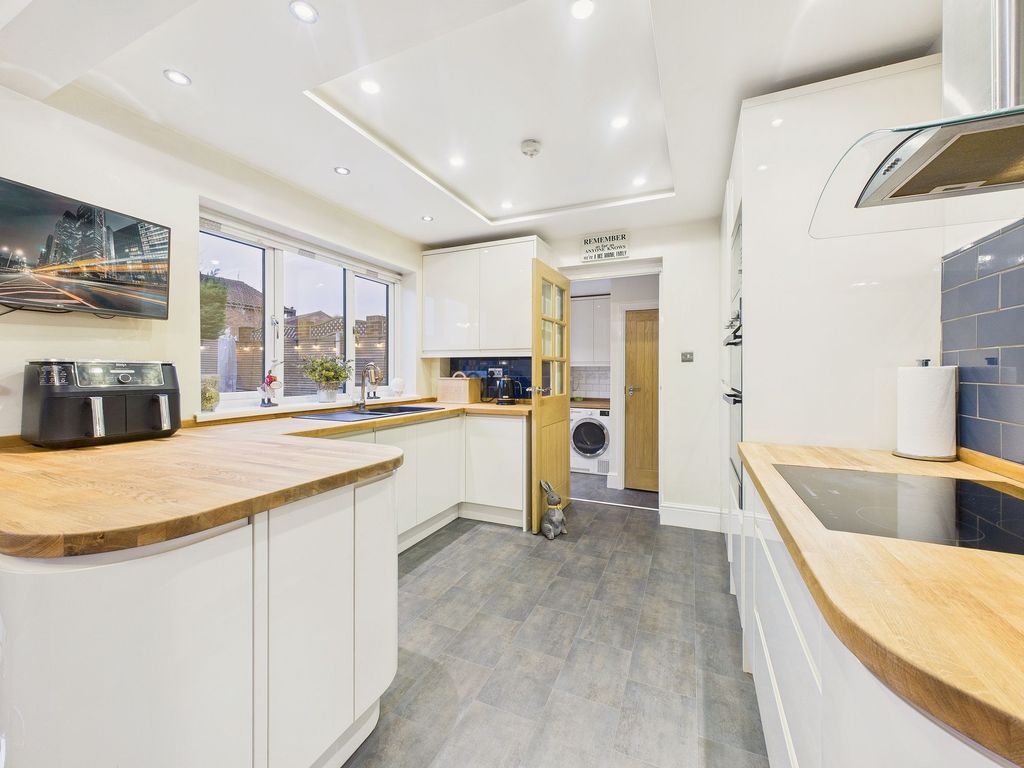 Property photo 3 of 13 Kitchen