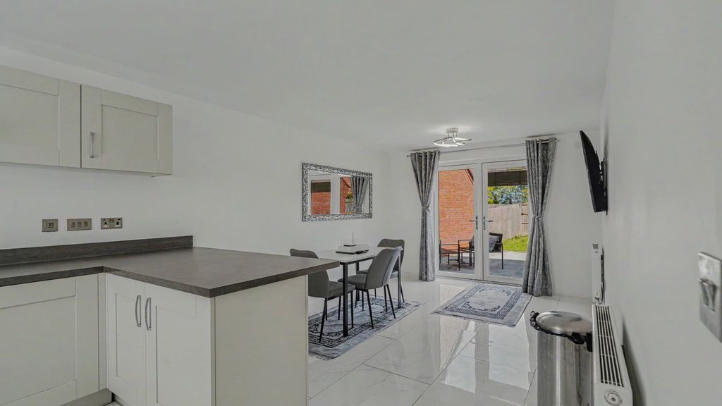 Property photo 2 of 31