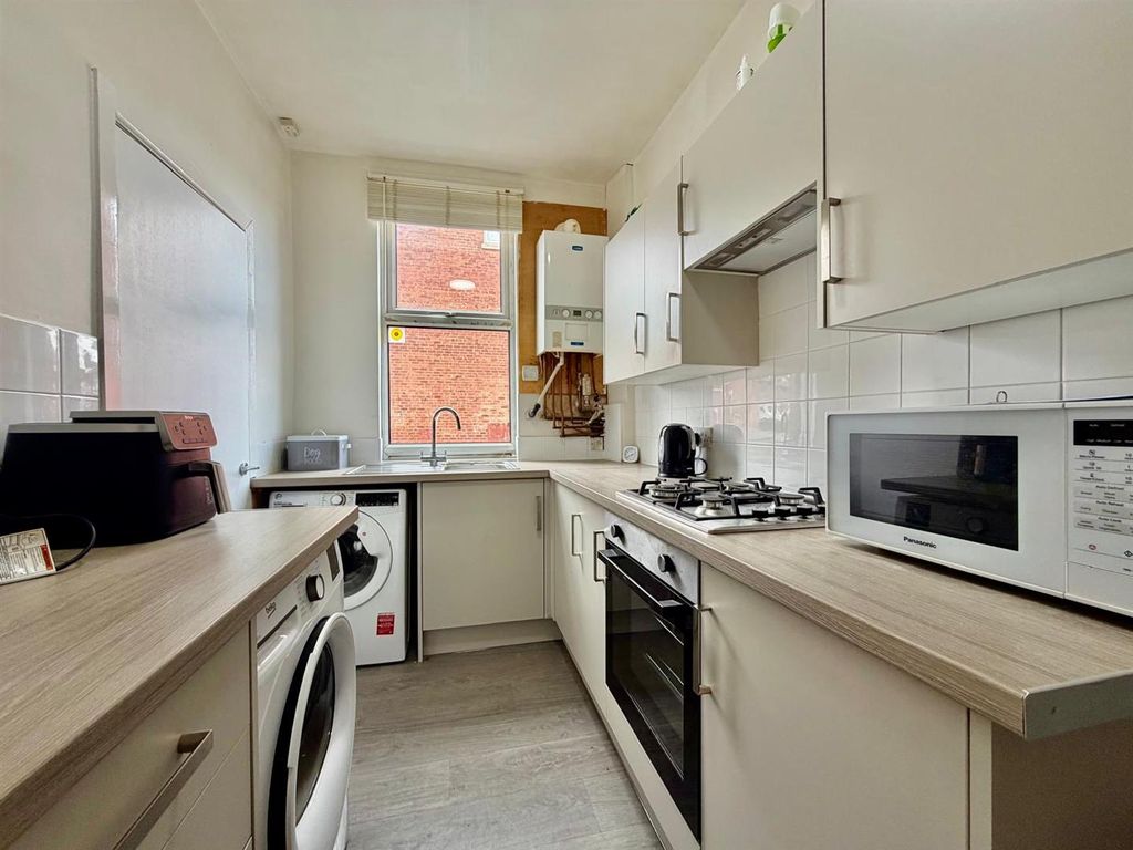 Property photo 3 of 13 Fitted Kitchen: