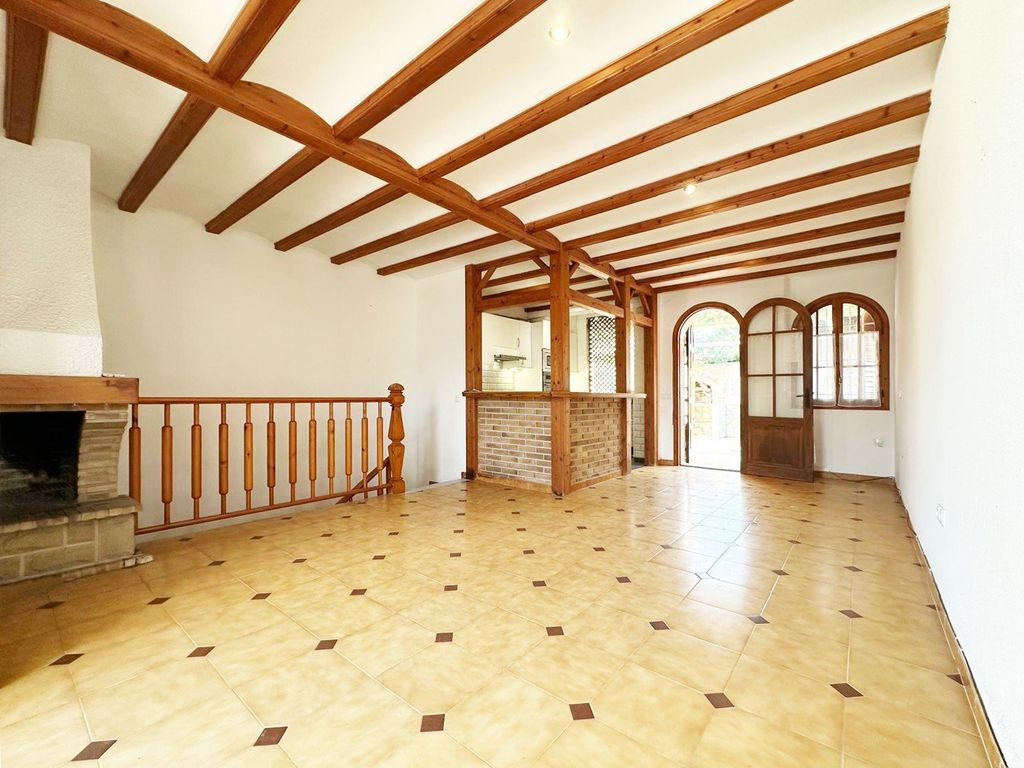 Property photo 3 of 35