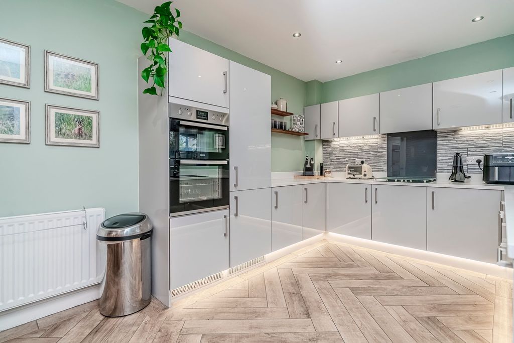 Property photo 2 of 51