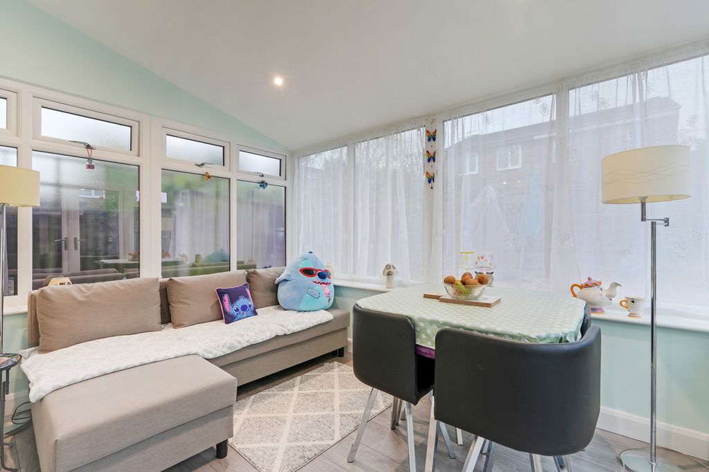 Property photo 2 of 23