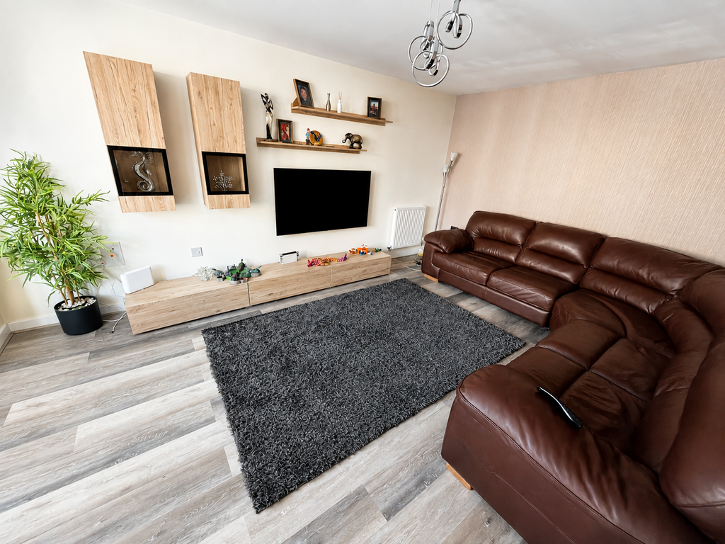 Property photo 2 of 16 Lounge