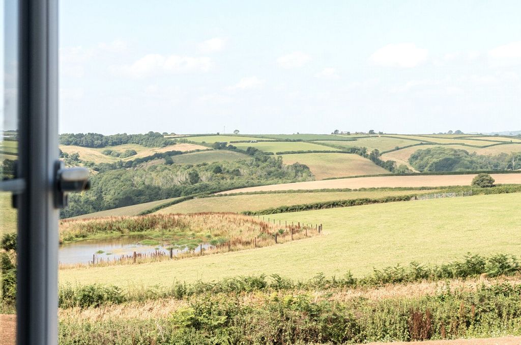 Property photo 2 of 27 Picture No. 44