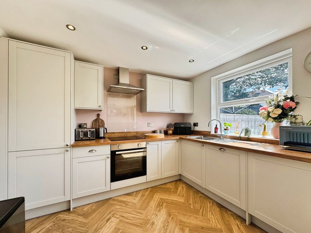 Property photo 2 of 28 Pbox-Img.Jpg