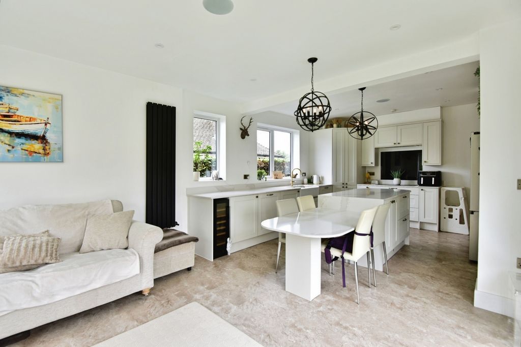 Property photo 3 of 26 Pbox-Img.Jpg