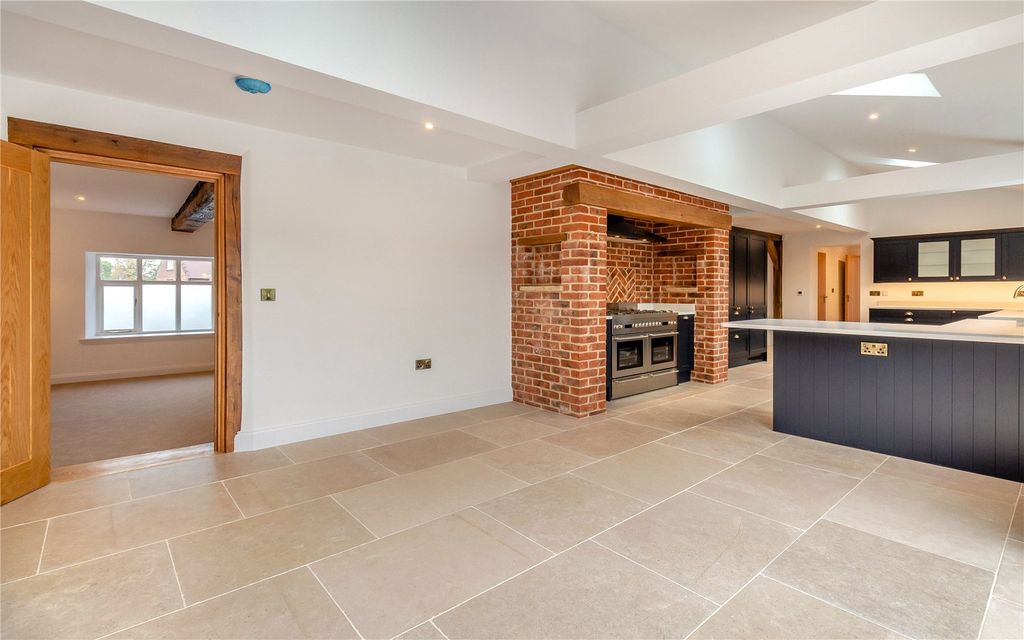 Property photo 3 of 27 Kitchen