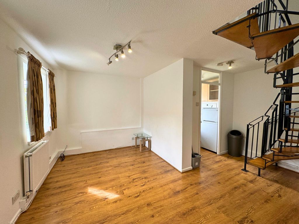 Property photo 1 of 6 Living Room