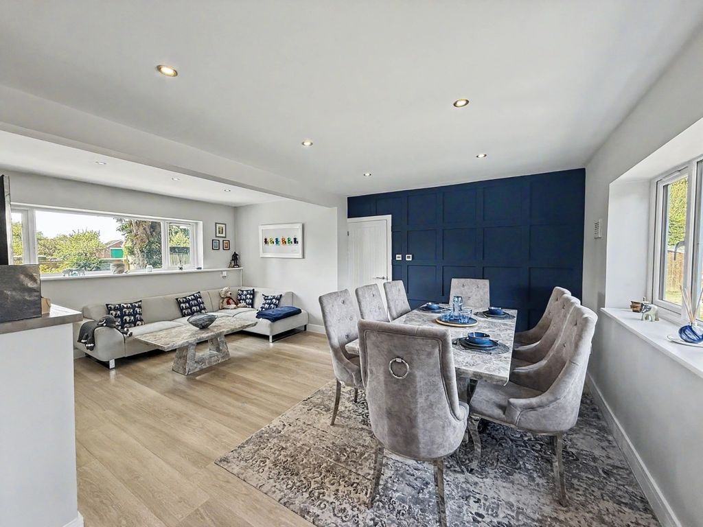 Property photo 3 of 53 53658414