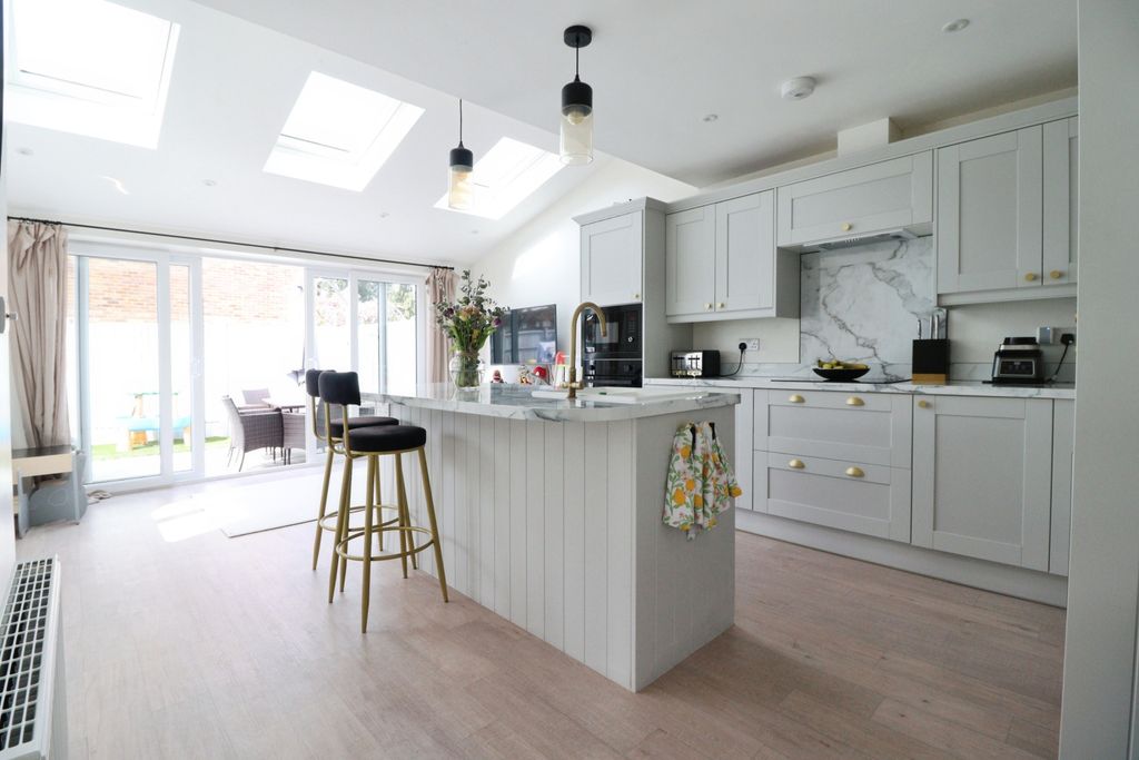 Property photo 3 of 16 Photo #3