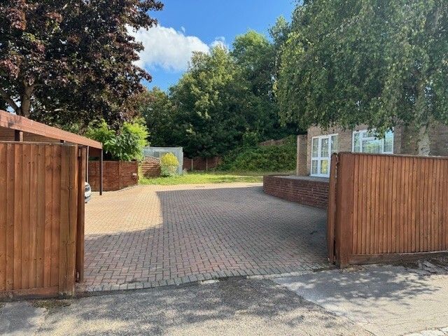 Property photo 2 of 13 Picture No. 11