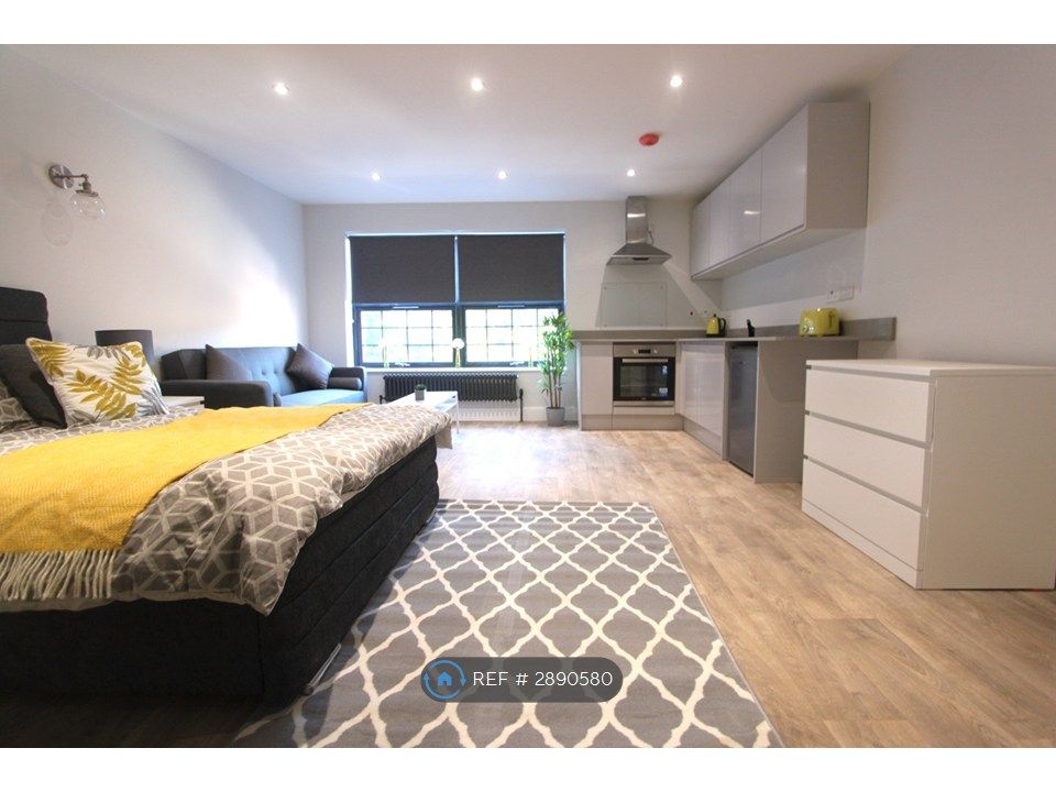 Property photo 2 of 6 Flat 5