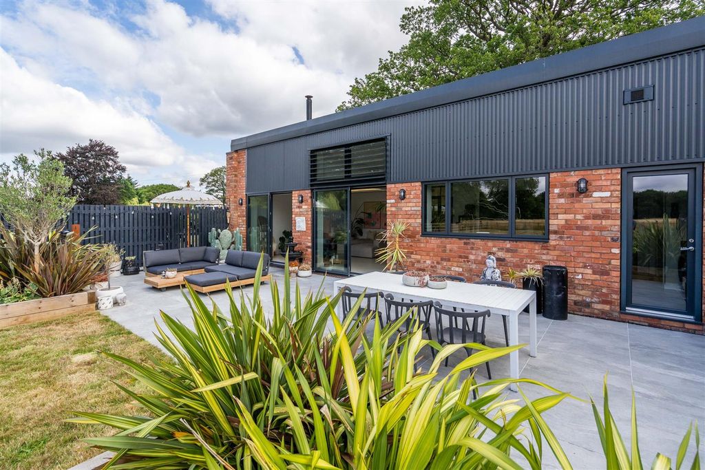 Property photo 1 of 23 2 Yew Tree Farm Barns_31.Jpg