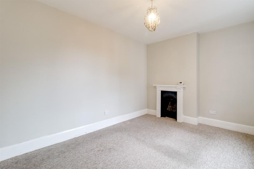 Property photo 3 of 32 Living (2).Jpg