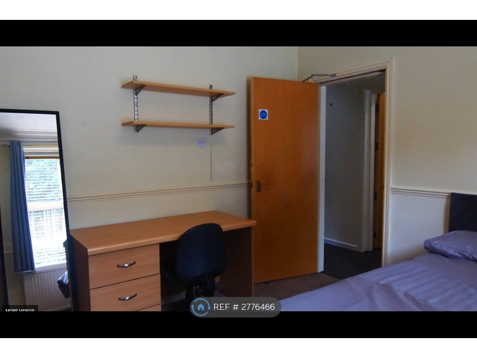 Property photo 3 of 23 Bed 1