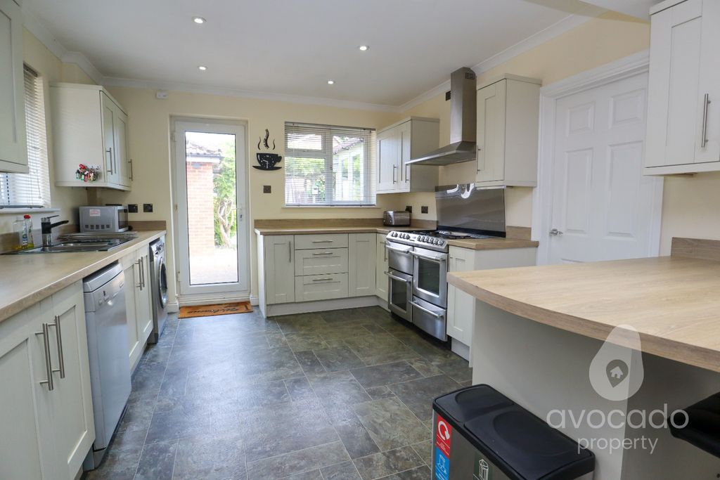 Property photo 3 of 16 5179386