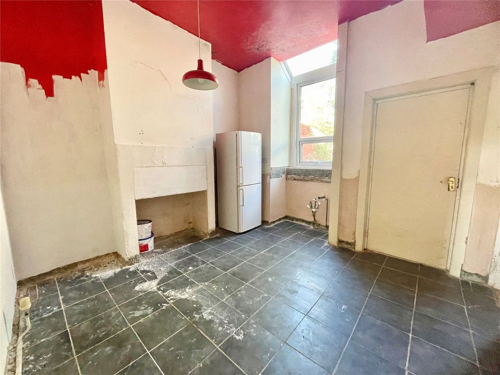 Property photo 3 of 9 Kitchen