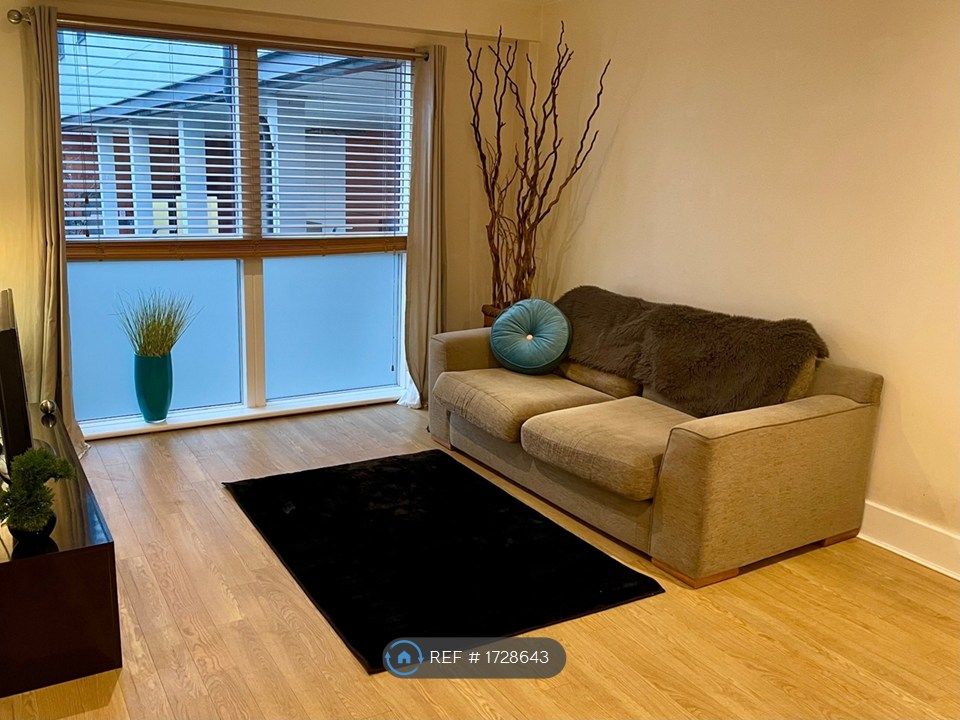 Property photo 1 of 10 Living Room