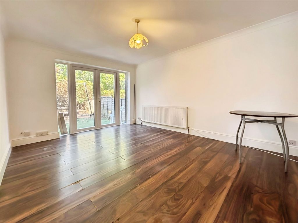 Property photo 2 of 12 Picture No. 11
