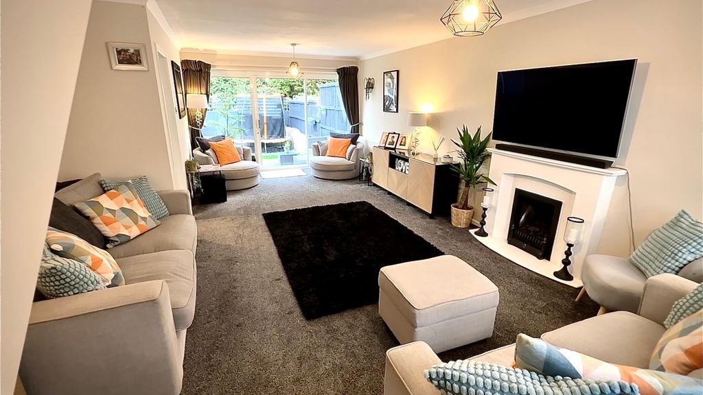 Property photo 3 of 14 4595953