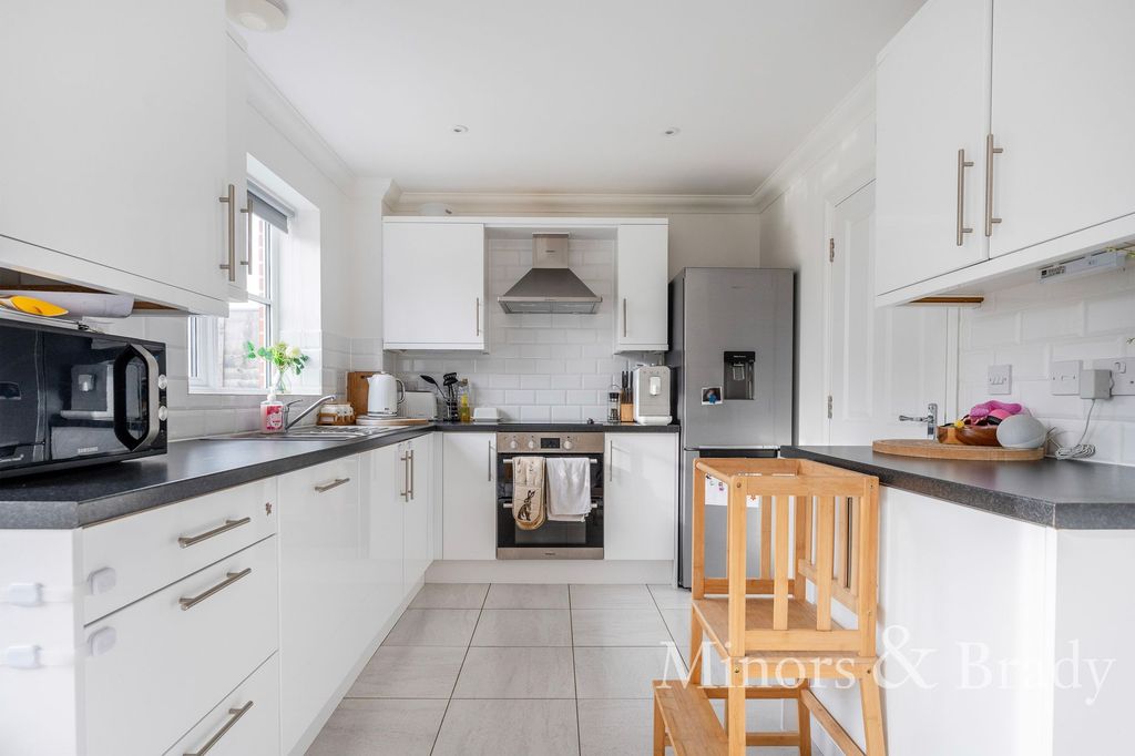 Property photo 3 of 27