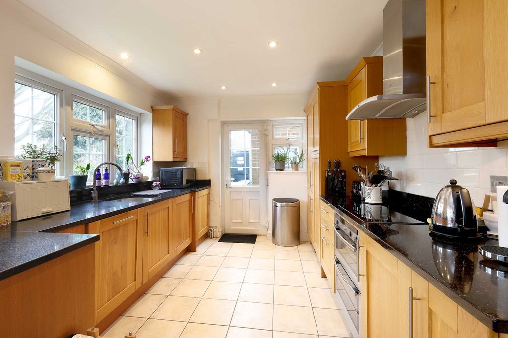 Property photo 2 of 15 Picture No. 13