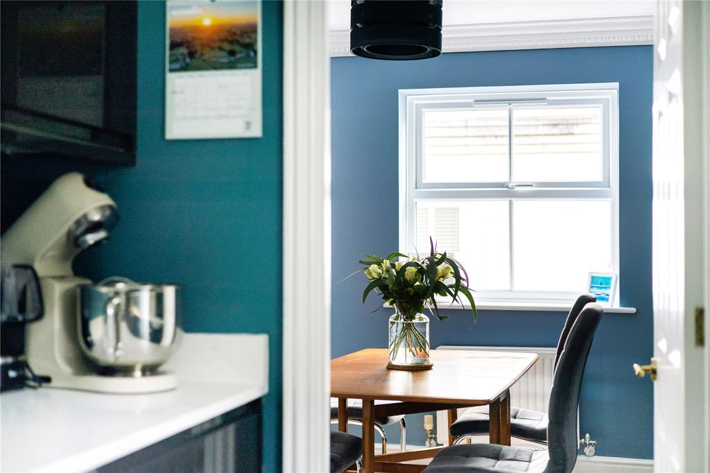 Property photo 3 of 12 Kitchen/Dining