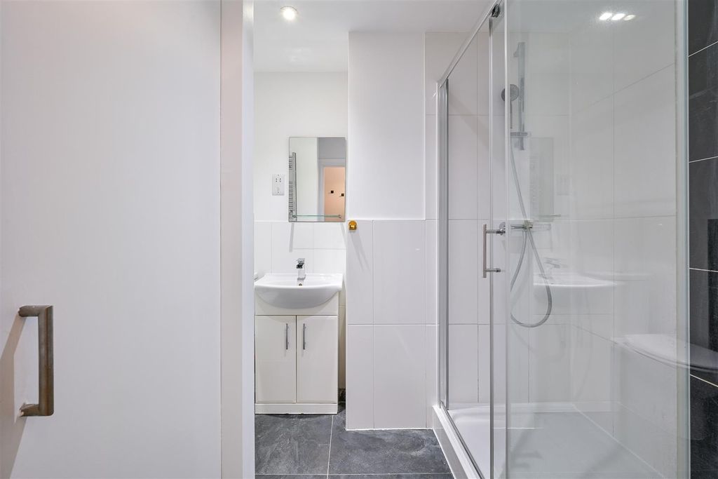 Property photo 3 of 13 Platinum House