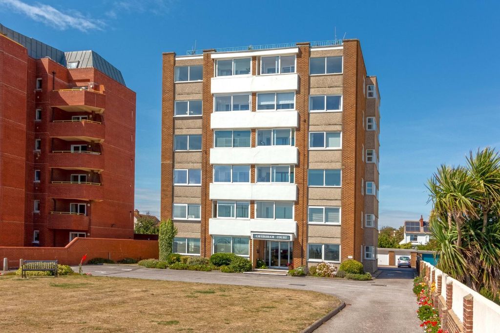 Property photo 2 of 14 Caversham Court Front Shot.Jpg