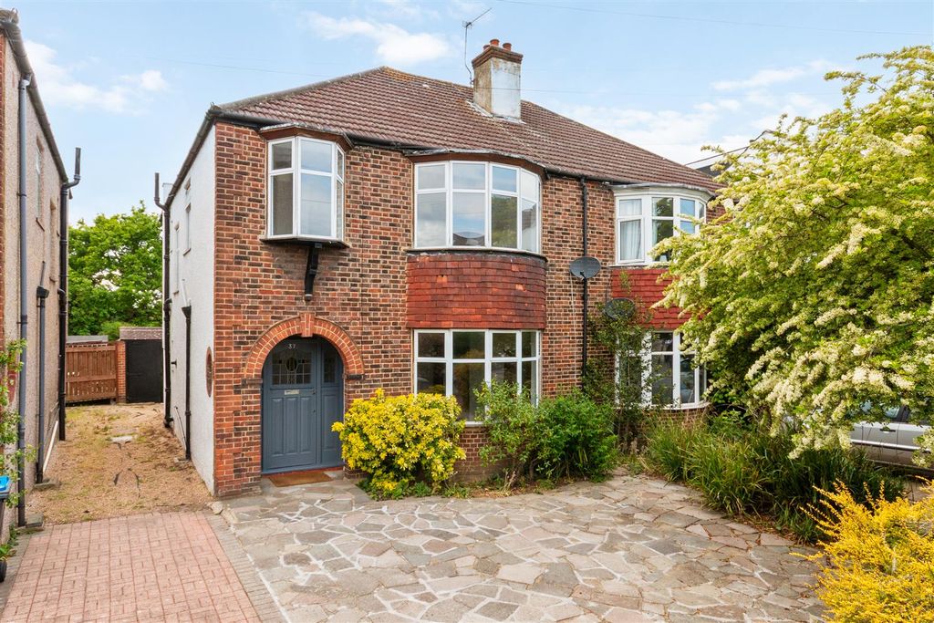 Property photo 1 of 12 External