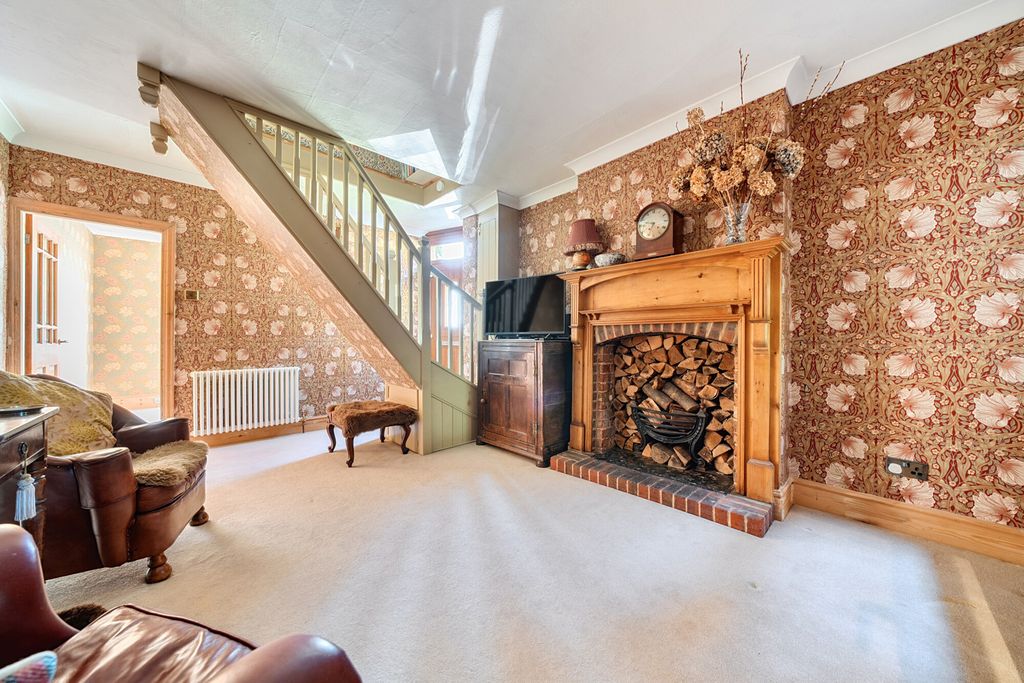 Property photo 2 of 21 1353704-12-68c7De...