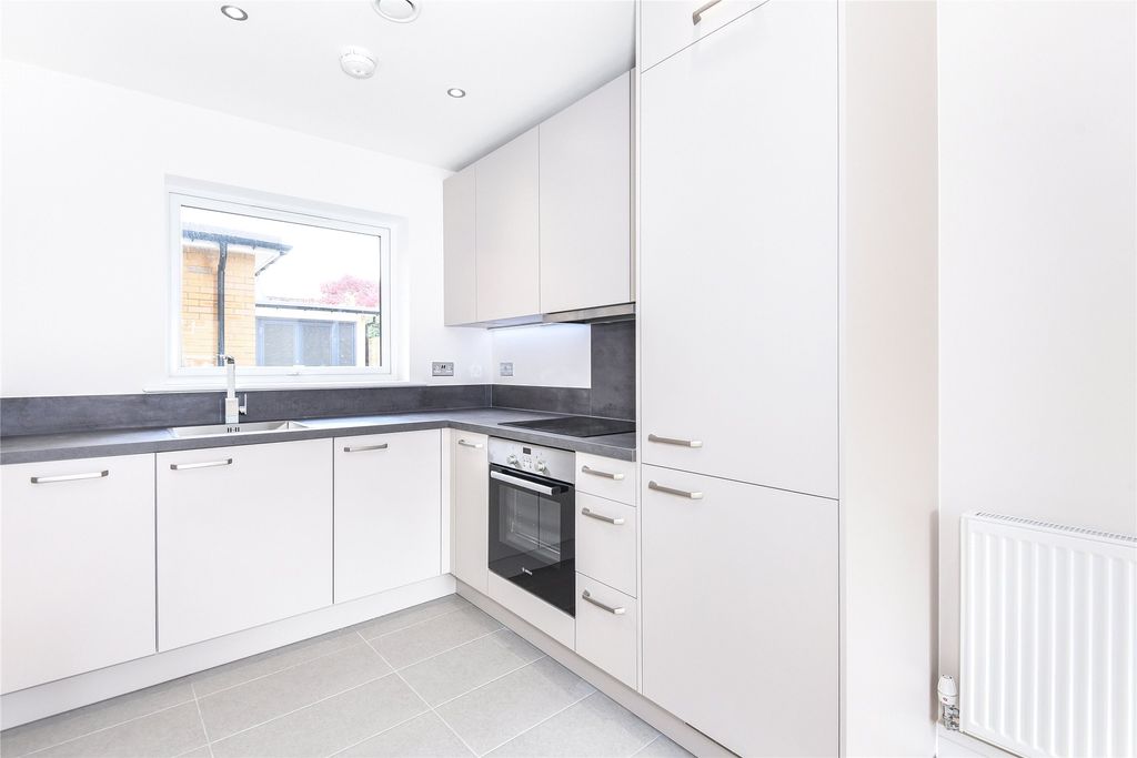 Property photo 3 of 7 Kitchen