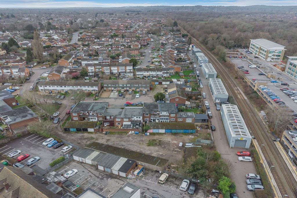 Property photo 2 of 4 Land Lying To The Southeast Of Ryecroft Gardens, Blackwater, Camberley Gu17 0Hz