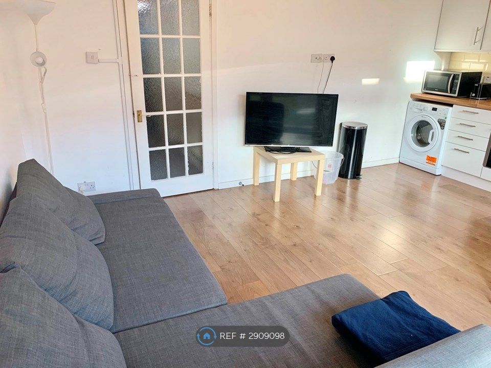 Property photo 1 of 13 Lounge