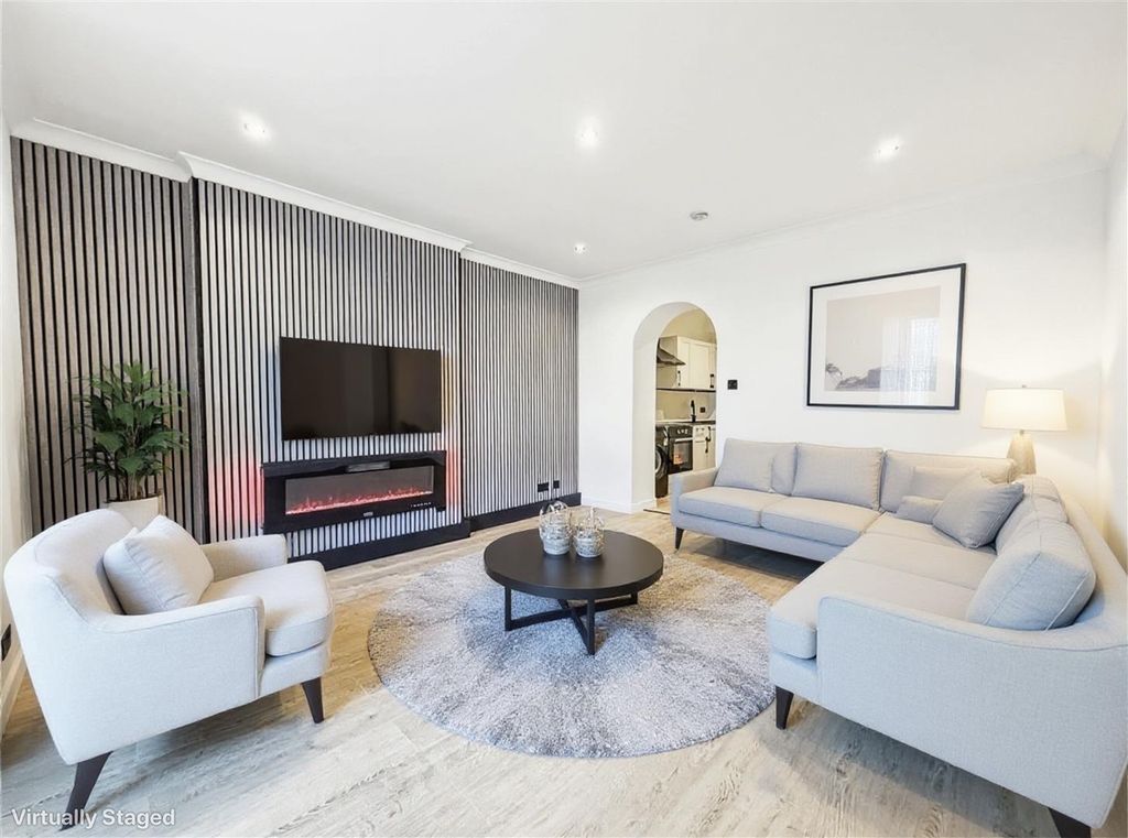 Property photo 2 of 12 Virtually Staged Lounge