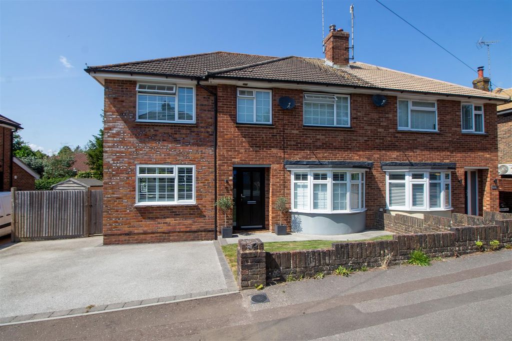Property photo 1 of 28