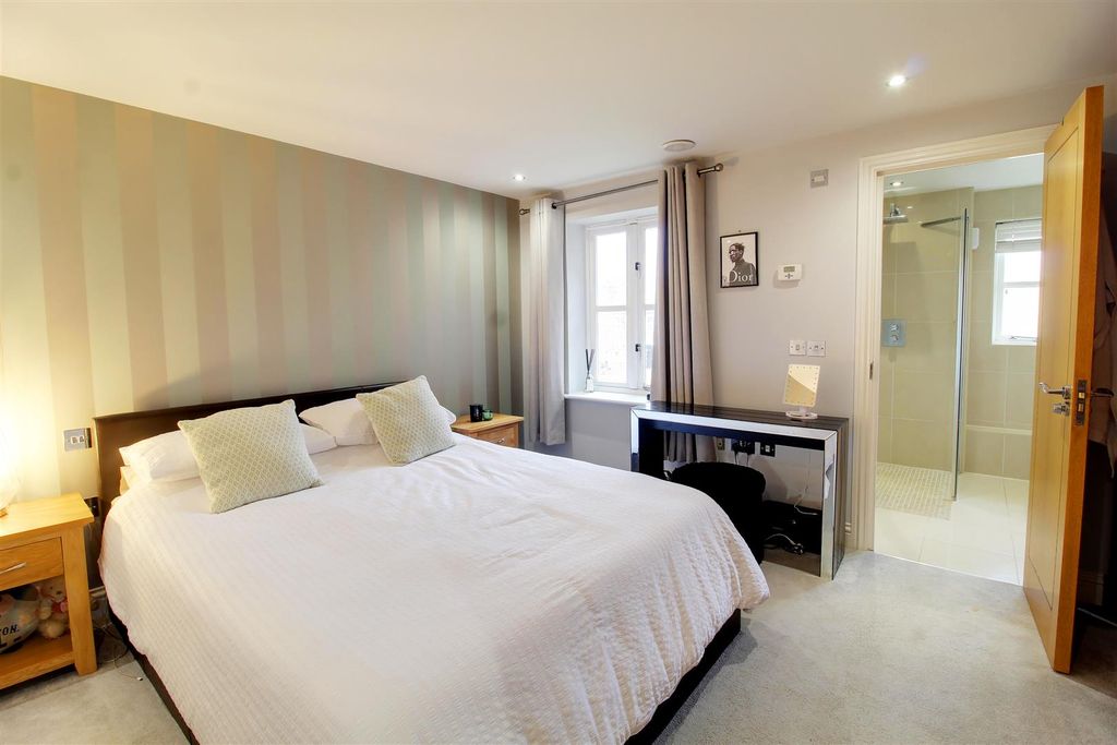 Additional image 9 of 3 bed flat for saleBluebridge Road, Brookmans Park AL9