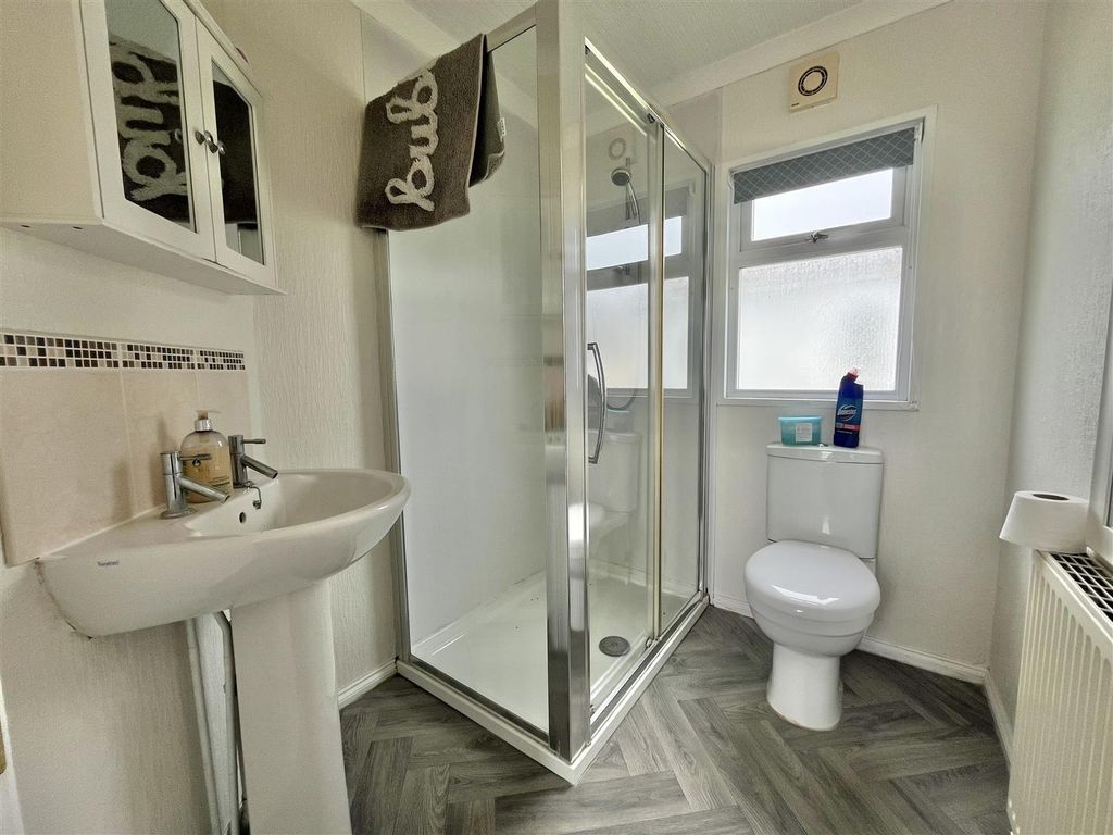 Property photo 3 of 11 Shower Room