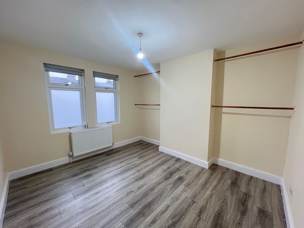 Property photo 2 of 9 Bedroom