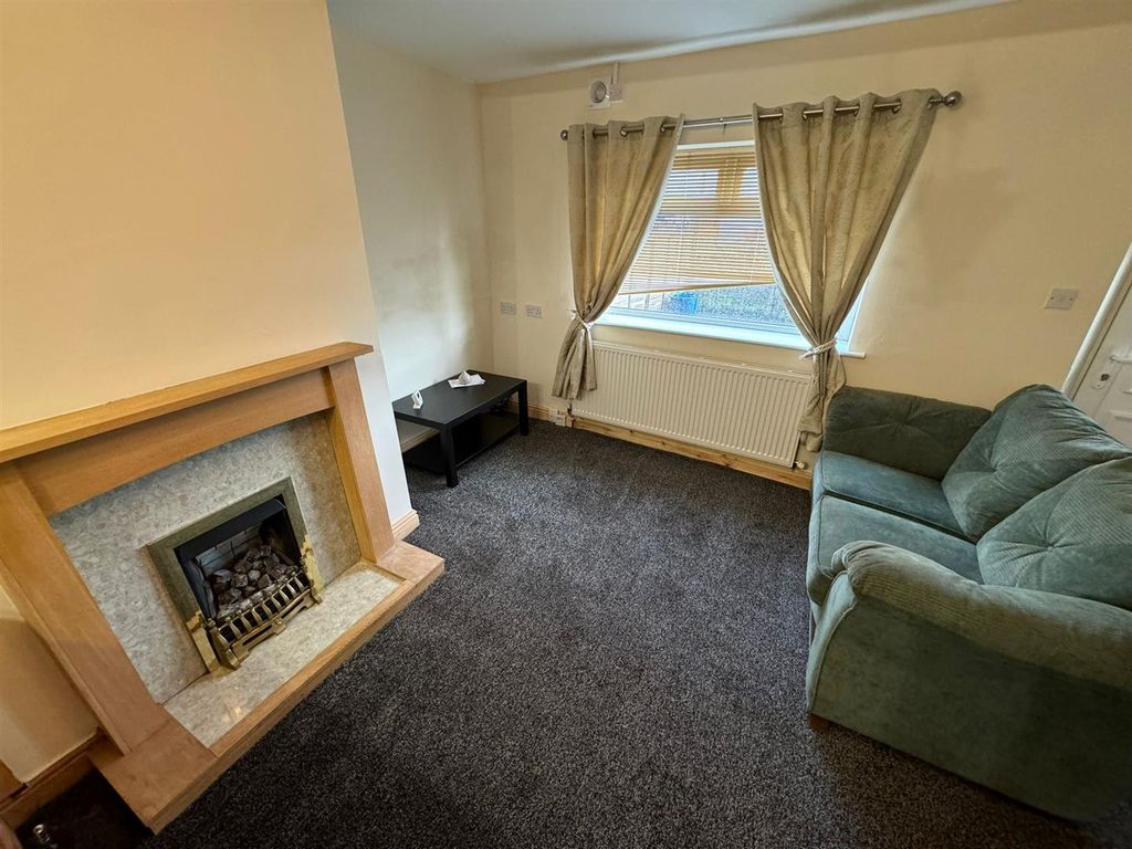 Property photo 2 of 11 Lounge