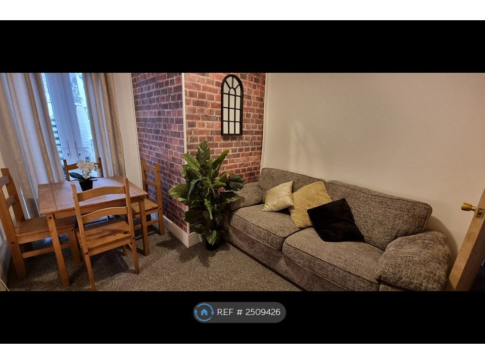 Property photo 1 of 21 Living Room