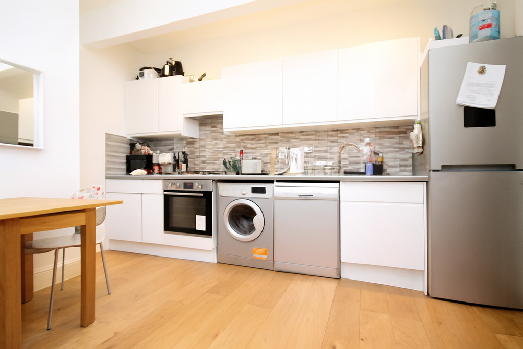 Property photo 3 of 10 Kitchen