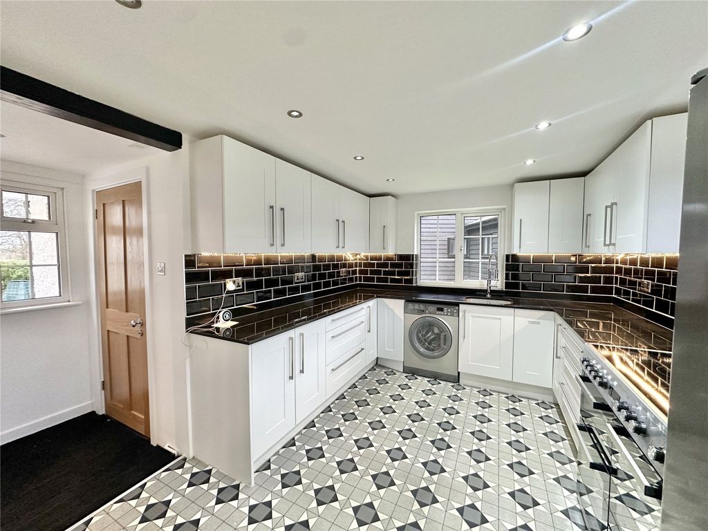 Property photo 2 of 13 Picture No. 11