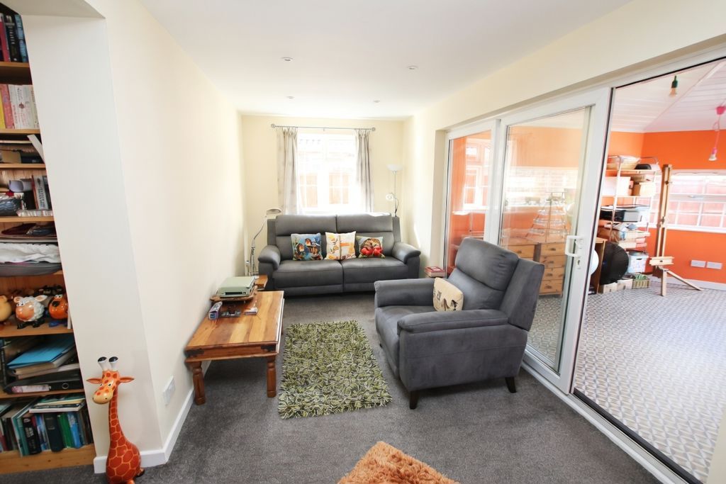 Property photo 2 of 16 Lounge Area