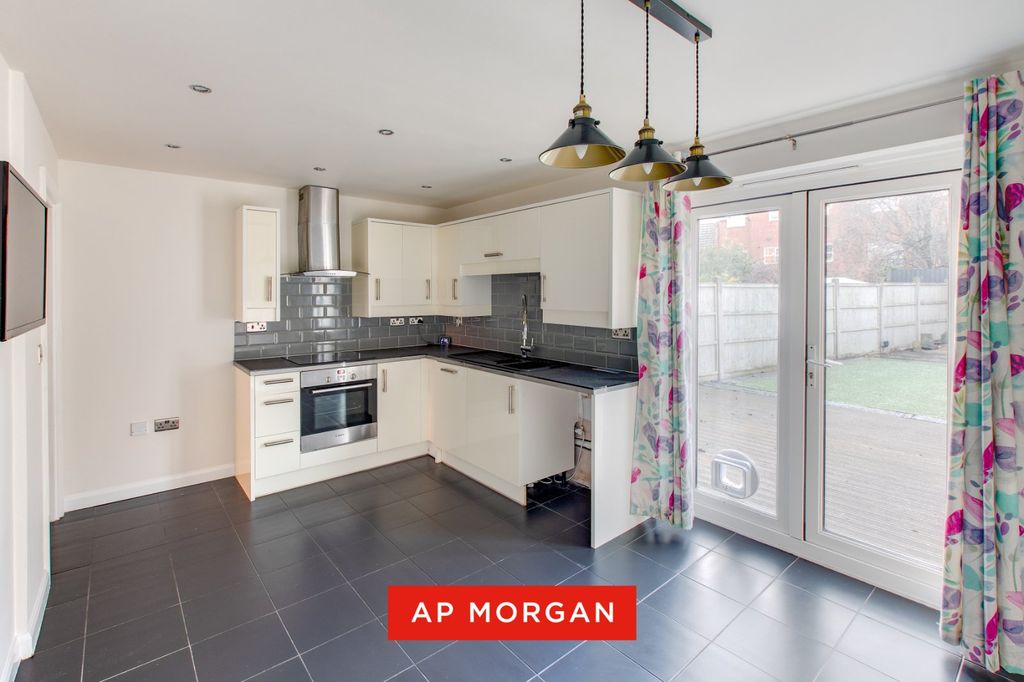 Property photo 2 of 13 Picture No. 14